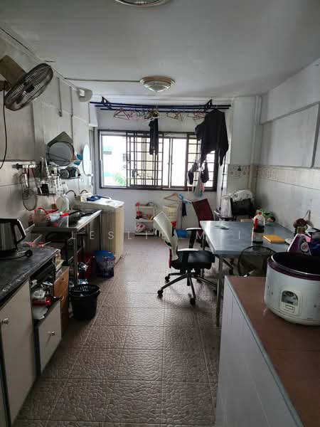 215 Ang Mo Kio Avenue 1, 215 Ang Mo Kio Avenue 1, 2 Bedrooms, 710 sqft, HDB Flat For Rent, by Leslie Mui, 500105485 - Kitchen - PropertyGuru.com.sg