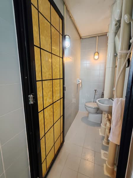 81 Commonwealth Close, 81 Commonwealth Close, 2 Bedrooms, 646 sqft, HDB Flat For Rent, by Chew Ling Ling 周鈴鈴, 500105492 - Bathroom - PropertyGuru.com.sg