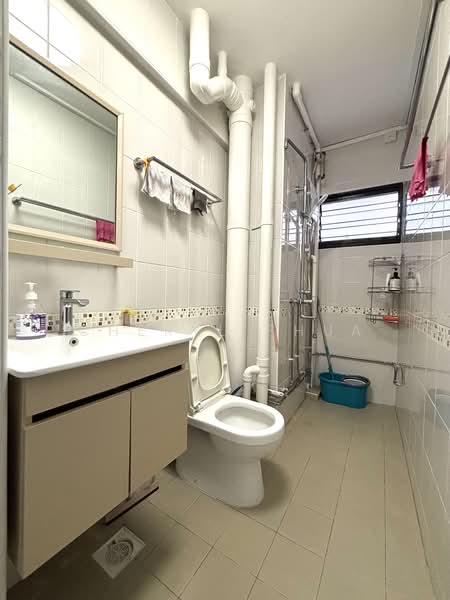 124 Potong Pasir Avenue 1, 124 Potong Pasir Avenue 1, Room Rental, 124 sqft, HDB Flat For Rent, by Cheryl Phua, 500105494 - Bathroom - PropertyGuru.com.sg