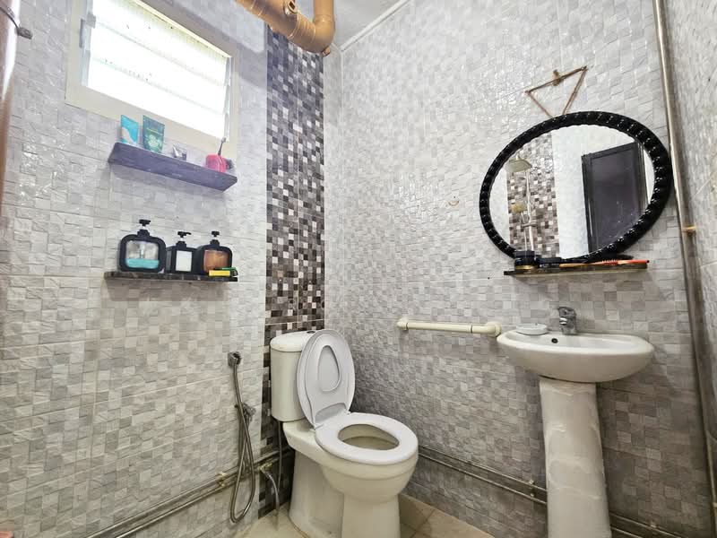 365 Yishun Ring Road, 365 Yishun Ring Road, 2 Bedrooms, 797 sqft, HDB Flat For Sale, by 龙姿绮 Rose Ling, 500105495 - Common Bathroom - PropertyGuru.com.sg