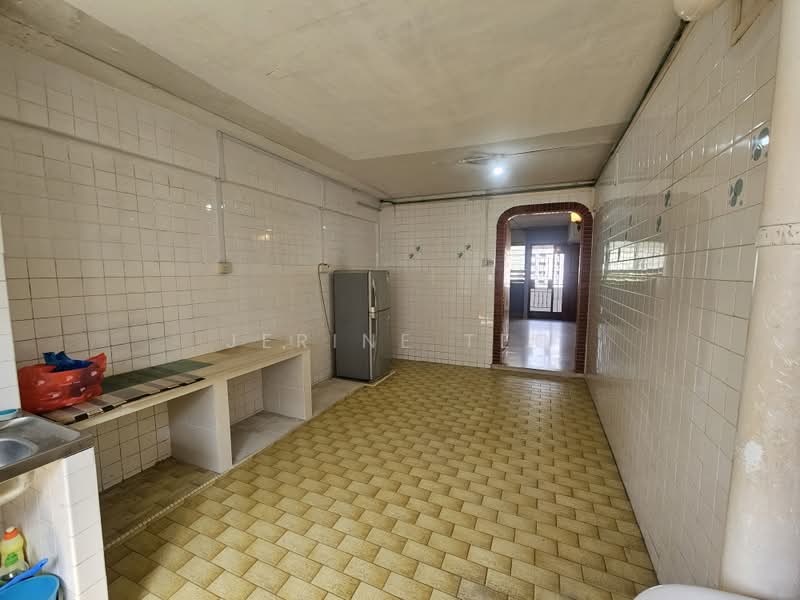 423 Bedok North Avenue 1, 423 Bedok North Avenue 1, 2 Bedrooms, 882 sqft, HDB Flat For Sale, by Jerine Teo, 500105496 - Kitchen - PropertyGuru.com.sg