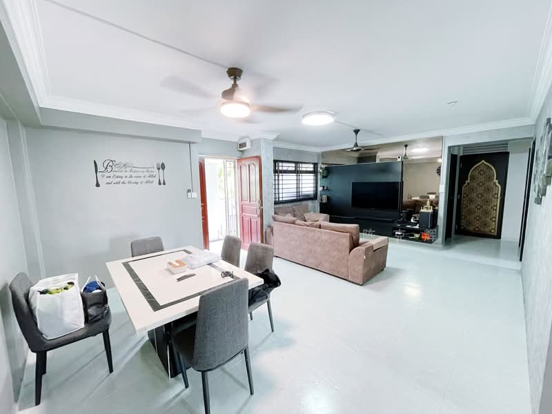571 Hougang Street 51, 571 Hougang Street 51, 3 Bedrooms, 1,065 sqft, HDB Flat For Sale, by Kelvin Tan 陈克辉, 500105498 - Living and Dining Room - PropertyGuru.com.sg