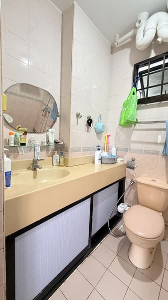 339B Sembawang Close, 339B Sembawang Close, 3 Bedrooms, 1,023 sqft, HDB Flat For Sale, by Vincenk Loke, 500105510 - Bathroom - PropertyGuru.com.sg