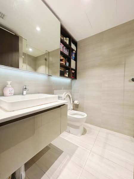 Lake Grande, 2 Jurong Lake Link, 2 Bedrooms, 775 sqft, Condominium For Sale, by Iris Lin, 500105511 - Bathroom - PropertyGuru.com.sg