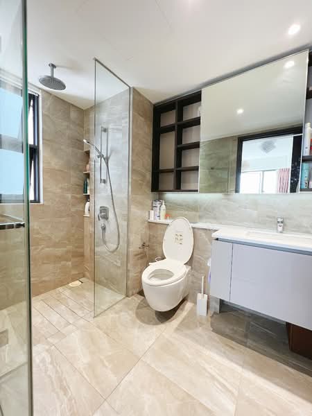 Lake Grande, 2 Jurong Lake Link, 2 Bedrooms, 775 sqft, Condominium For Sale, by Iris Lin, 500105511 - Bathroom - PropertyGuru.com.sg