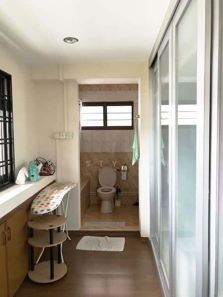 364 Tampines Street 34, 364 Tampines Street 34, 3 Bedrooms, 1,281 sqft, HDB Flat For Sale, by Kristy Tan, 500105530 - Bathroom - PropertyGuru.com.sg