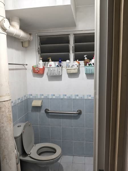 644 Ang Mo Kio Avenue 4, 644 Ang Mo Kio Avenue 4, 2 Bedrooms, 807 sqft, HDB Flat For Sale, by Jessie Yip Shiok Chen, 500105546 - Bathroom - PropertyGuru.com.sg