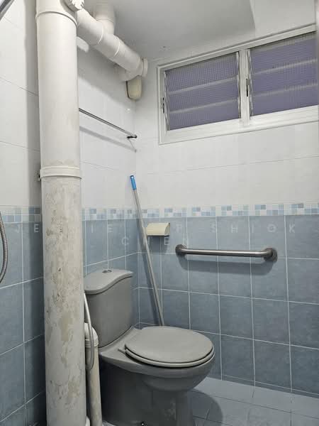 644 Ang Mo Kio Avenue 4, 644 Ang Mo Kio Avenue 4, 2 Bedrooms, 807 sqft, HDB Flat For Sale, by Jessie Yip Shiok Chen, 500105546 - Bathroom - PropertyGuru.com.sg