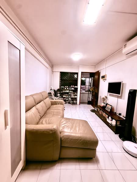 559 Ang Mo Kio Avenue 10, 559 Ang Mo Kio Avenue 10, 2 Bedrooms, 732 sqft, HDB Flat For Sale, by Augustine Wee, 500105557 - Living Room - PropertyGuru.com.sg