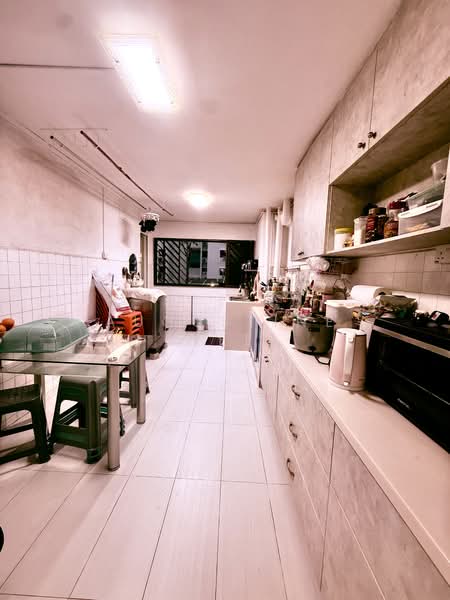 559 Ang Mo Kio Avenue 10, 559 Ang Mo Kio Avenue 10, 2 Bedrooms, 732 sqft, HDB Flat For Sale, by Augustine Wee, 500105557 - Kitchen - PropertyGuru.com.sg