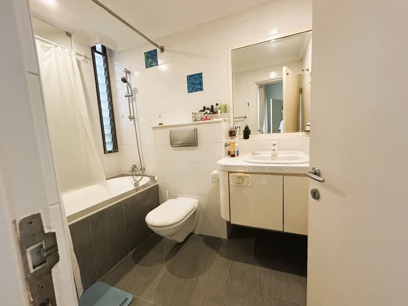 Tanglin Hill Condo, 10 Tanglin Walk, 4 Bedrooms, 5,059 sqft, Cluster House For Rent, by Tan Hui Neo Veronica, 500105571 - Bathroom - PropertyGuru.com.sg