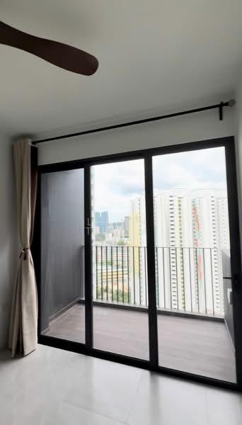 Piccadilly Grand, 5 Northumberland Road, 1 Bedroom, 517 sqft, Condominium For Sale, by Lynn Tham, 500105573 - Balcony - PropertyGuru.com.sg