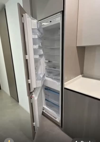 Piccadilly Grand, 5 Northumberland Road, 1 Bedroom, 517 sqft, Condominium For Sale, by Lynn Tham, 500105573 - Kitchen - Built-in Fridge - PropertyGuru.com.sg