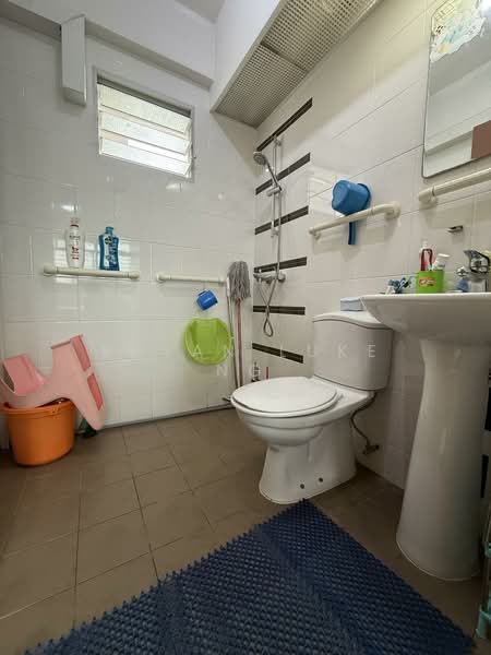 450B Sengkang West Way, 450B Sengkang West Way, 2 Bedrooms, 721 sqft, HDB Flat For Rent, by Bryan Luke Ng, 500105574 - Bathroom - PropertyGuru.com.sg