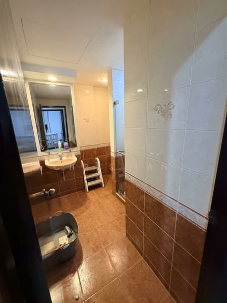 The Anchorage, 370 Alexandra Road, 2 Bedrooms, 1,195 sqft, Condominium For Rent, by Chris Tan, 500105575 - Bathroom - PropertyGuru.com.sg