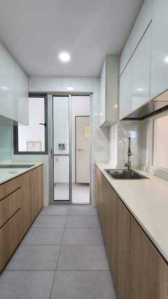 Beacon Heights, 8 Mar Thoma Road, 3 Bedrooms, 1,109 sqft, Condominium For Sale, by Evelyn Yeo, 500105579 - Kitchen - PropertyGuru.com.sg