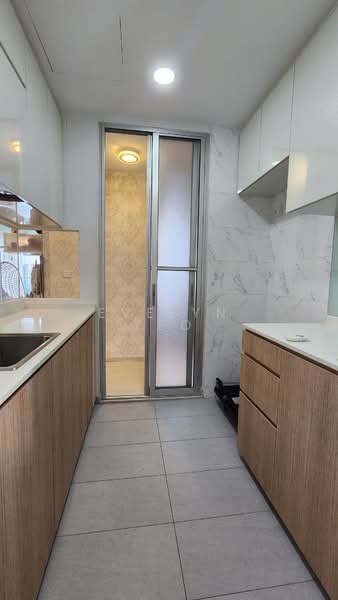 Beacon Heights, 8 Mar Thoma Road, 3 Bedrooms, 1,109 sqft, Condominium For Sale, by Evelyn Yeo, 500105579 - Kitchen - PropertyGuru.com.sg