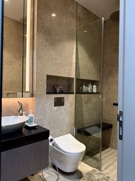 Frankel Estate, Bowmount Gardens, 5 Bedrooms, 3,950 sqft, Terraced House For Sale, by Wendes Toh, 500105585 - Bathroom - PropertyGuru.com.sg