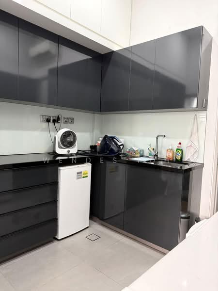 Frankel Estate, Bowmount Gardens, 5 Bedrooms, 3,950 sqft, Terraced House For Sale, by Wendes Toh, 500105585 - Kitchen - PropertyGuru.com.sg