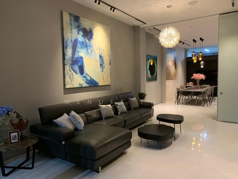 Frankel Estate, Bowmount Gardens, 5 Bedrooms, 3,950 sqft, Terraced House For Sale, by Wendes Toh, 500105585 - Living Room - PropertyGuru.com.sg