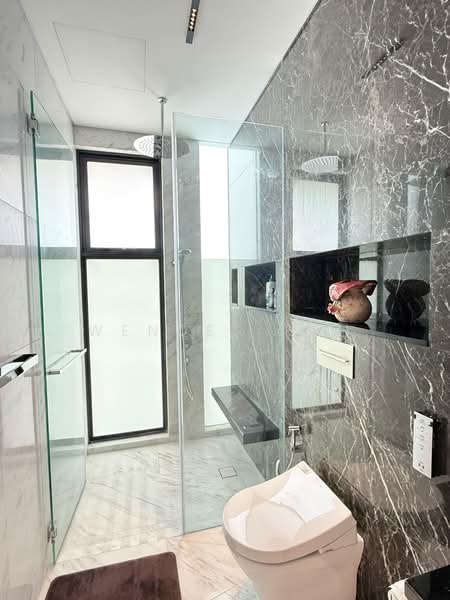 Frankel Estate, Bowmount Gardens, 5 Bedrooms, 3,950 sqft, Terraced House For Sale, by Wendes Toh, 500105585 - Bathroom - PropertyGuru.com.sg