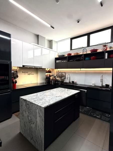 Frankel Estate, Bowmount Gardens, 5 Bedrooms, 3,950 sqft, Terraced House For Sale, by Wendes Toh, 500105585 - Kitchen - PropertyGuru.com.sg