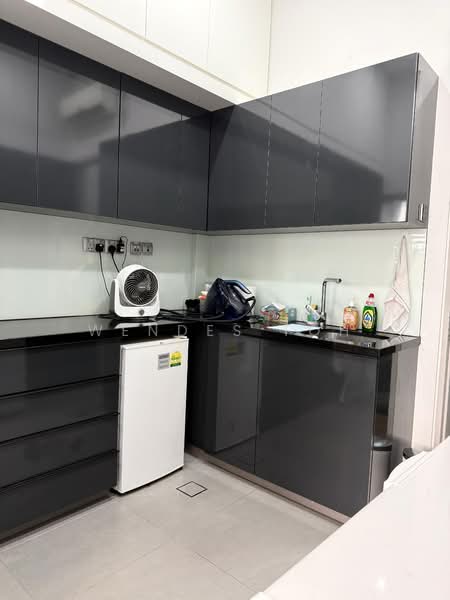 Frankel Estate, Bowmount Gardens, 5 Bedrooms, 3,950 sqft, Terraced House For Sale, by Wendes Toh, 500105585 - Kitchen - PropertyGuru.com.sg