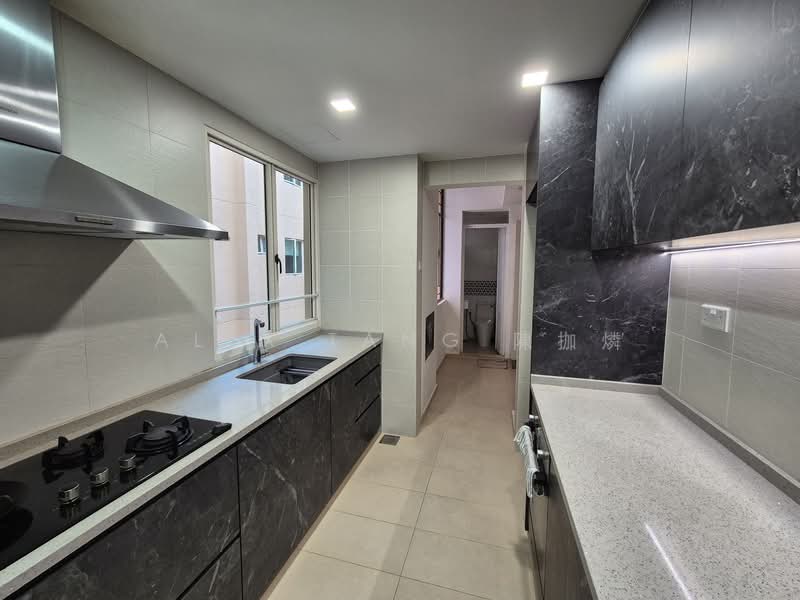 Seletar Springs Condominium, 110 Gerald Drive, 3 Bedrooms, 1,335 sqft, Condominium For Sale, by Alex Tang 陳拁燐, 500105587 - Kitchen - PropertyGuru.com.sg