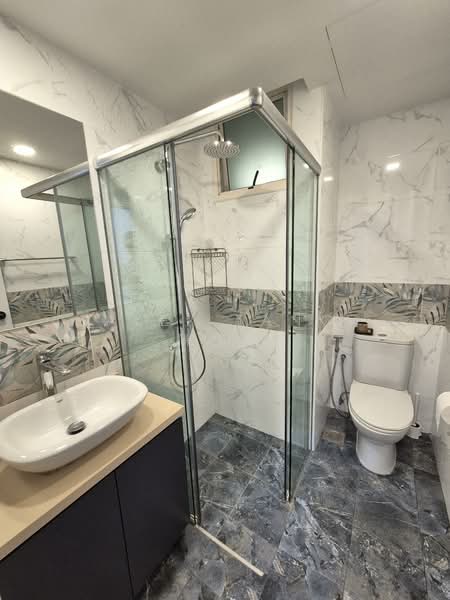 Seletar Springs Condominium, 110 Gerald Drive, 3 Bedrooms, 1,335 sqft, Condominium For Sale, by Alex Tang 陳拁燐, 500105587 - Bathroom - PropertyGuru.com.sg