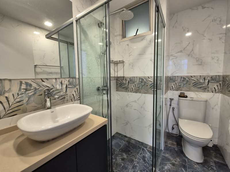 Seletar Springs Condominium, 110 Gerald Drive, 3 Bedrooms, 1,335 sqft, Condominium For Sale, by Alex Tang 陳拁燐, 500105587 - Bathroom - PropertyGuru.com.sg