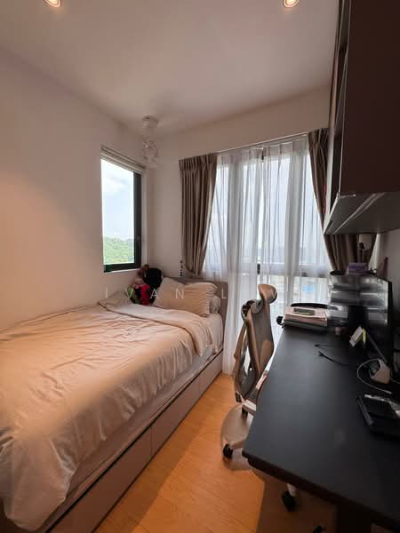 Midwood, 8 Hillview Rise, 4 Bedrooms, 1,249 sqft, Condominium For Sale, by Ivan Low, 500105588 - PropertyGuru.com.sg