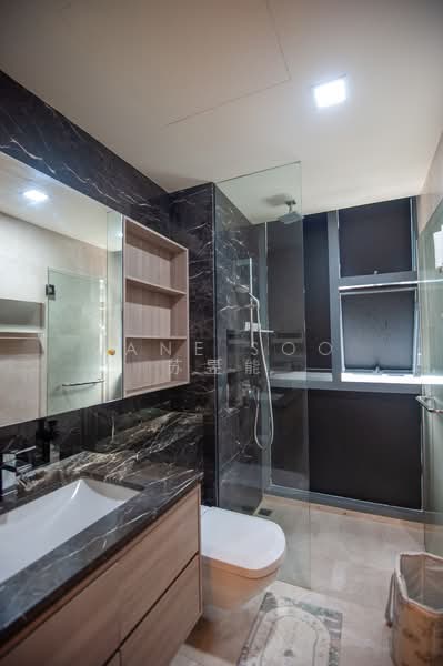 Belgravia Villas, 288 Ang Mo Kio Avenue 5, 5 Bedrooms, 3,702 sqft, Cluster House For Sale, by Zane Soo 苏昱能, 500105592 - Master Bathroom - PropertyGuru.com.sg