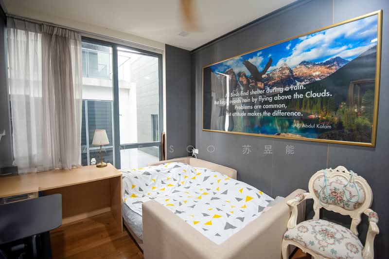 Belgravia Villas, 288 Ang Mo Kio Avenue 5, 5 Bedrooms, 3,702 sqft, Cluster House For Sale, by Zane Soo 苏昱能, 500105592 - Ensuite Bedroom 1 - PropertyGuru.com.sg