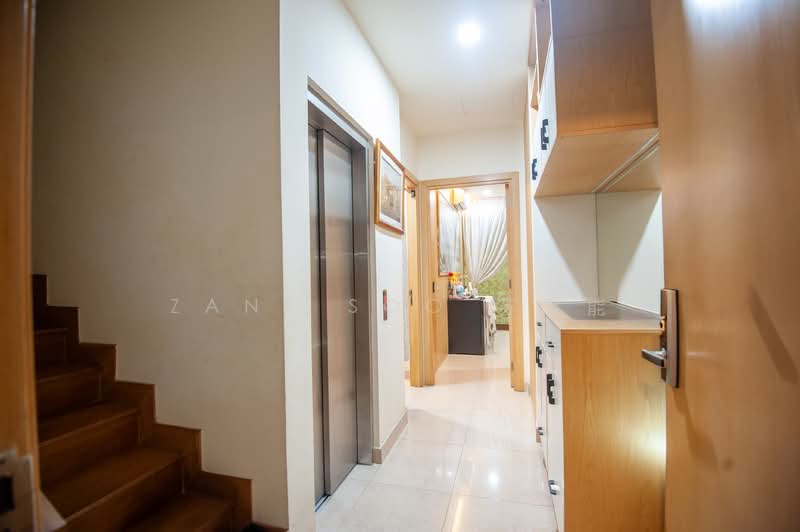 Belgravia Villas, 288 Ang Mo Kio Avenue 5, 5 Bedrooms, 3,702 sqft, Cluster House For Sale, by Zane Soo 苏昱能, 500105592 - Corridor - PropertyGuru.com.sg