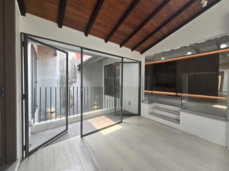 Kim Yam Road Conservation House, Kim Yam Road, Orchard / River Valley, 3 Bedrooms, 2,250 sqft, Conservation House For Sale, by Chia S M, 500105609 - Balcony - PropertyGuru.com.sg