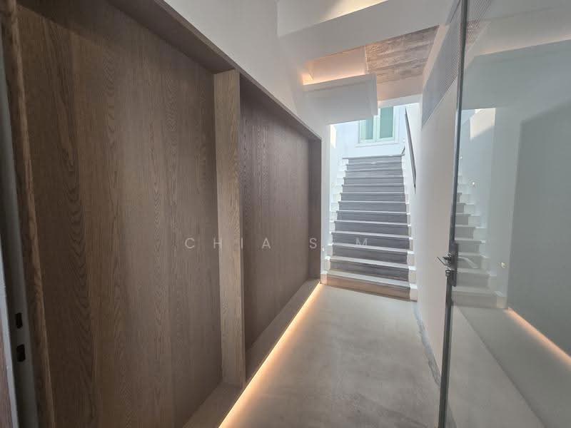 Kim Yam Road Conservation House, Kim Yam Road, Orchard / River Valley, 3 Bedrooms, 2,250 sqft, Conservation House For Sale, by Chia S M, 500105609 - Entrance - PropertyGuru.com.sg