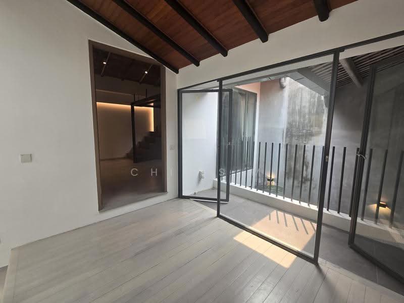 Kim Yam Road Conservation House, Kim Yam Road, Orchard / River Valley, 3 Bedrooms, 2,250 sqft, Conservation House For Sale, by Chia S M, 500105609 - Balcony - PropertyGuru.com.sg