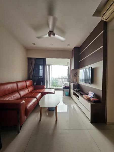 Riverbank at Fernvale, 17 Fernvale Close, 3 Bedrooms, 1,044 sqft, Condominium For Sale, by Mandy Tan, 500105619 - Living Room - PropertyGuru.com.sg