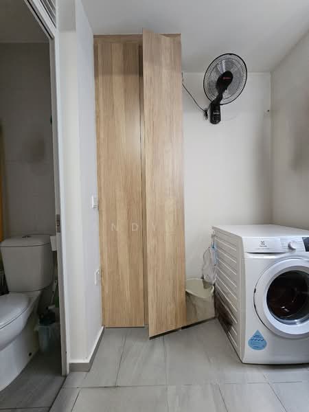 Riverbank at Fernvale, 17 Fernvale Close, 3 Bedrooms, 1,044 sqft, Condominium For Sale, by Mandy Tan, 500105619 - Bathroom - PropertyGuru.com.sg