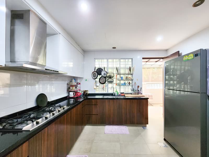 Bunga Rampai Place, , 5 Bedrooms, 2,800 sqft, Terraced House For Sale, by Zoe Tan, 500105623 - Kitchen - PropertyGuru.com.sg