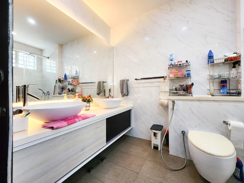 Bunga Rampai Place, , 5 Bedrooms, 2,800 sqft, Terraced House For Sale, by Zoe Tan, 500105623 - Bathroom - PropertyGuru.com.sg