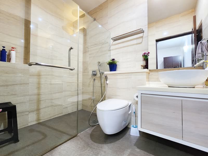 Bunga Rampai Place, , 5 Bedrooms, 2,800 sqft, Terraced House For Sale, by Zoe Tan, 500105623 - Bathroom - PropertyGuru.com.sg