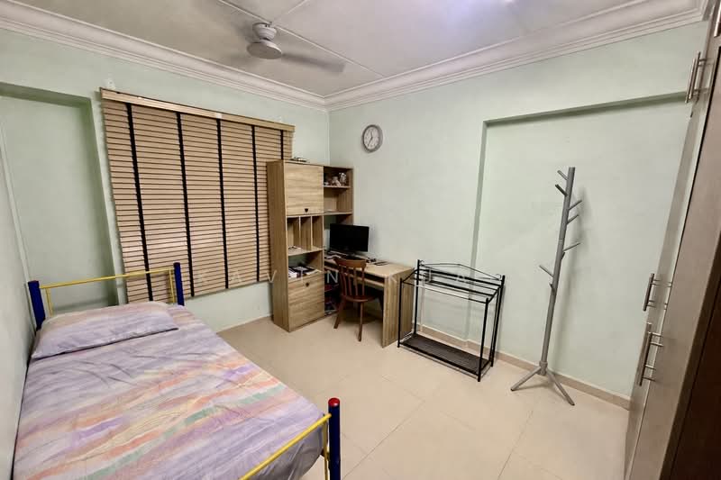 664B Jurong West Street 64, 664B Jurong West Street 64, 3 Bedrooms, 980 sqft, HDB Flat For Sale, by Kavin Kuah, 500105680 - Bedroom - PropertyGuru.com.sg