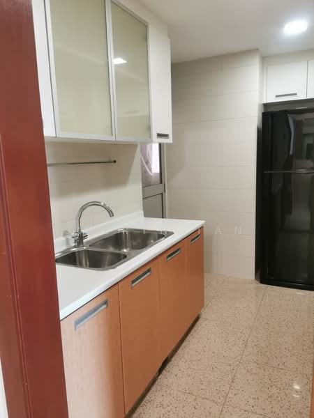 Blue Horizon, 21 West Coast Crescent, 3 Bedrooms, 1,216 sqft, Condominium For Rent, by Sheryn Tan, 500105684 - Kitchen - PropertyGuru.com.sg