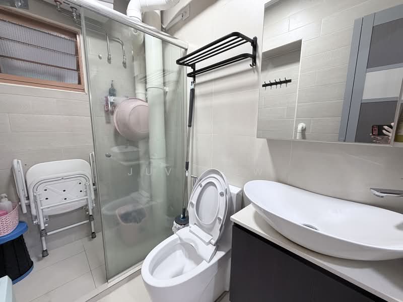 316B Anchorvale Link, 316B Anchorvale Link, 3 Bedrooms, 1,184 sqft, HDB Flat For Sale, by Juvy Yew, 500105694 - Bathroom - PropertyGuru.com.sg