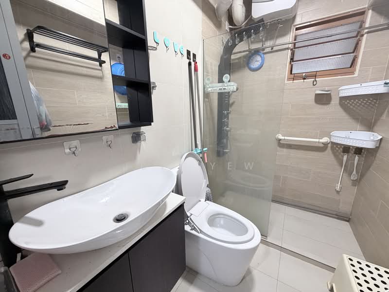 316B Anchorvale Link, 316B Anchorvale Link, 3 Bedrooms, 1,184 sqft, HDB Flat For Sale, by Juvy Yew, 500105694 - Bathroom - PropertyGuru.com.sg
