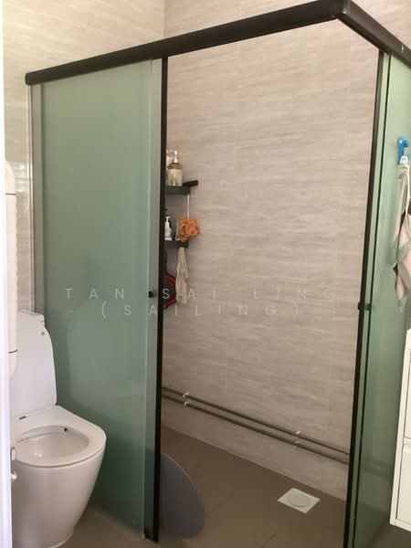 222 Hougang Street 21, 222 Hougang Street 21, 4 Bedrooms, 1,593 sqft, HDB Flat For Sale, by Tan Sai Ling (SAILING), 500105700 - Bathroom - PropertyGuru.com.sg