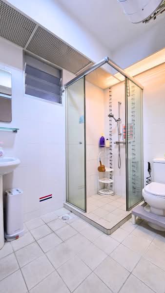 443C Fajar Road, 443C Fajar Road, 3 Bedrooms, 1,216 sqft, HDB Flat For Sale, by Farah Ali, 500105731 - Bathroom - PropertyGuru.com.sg