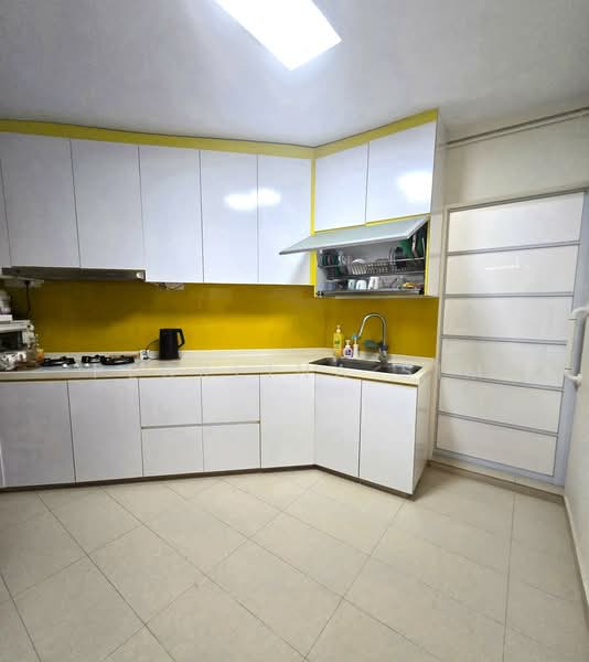 139 Rivervale Street, 139 Rivervale Street, 4 Bedrooms, 1,507 sqft, HDB Flat For Sale, by Pearlina Sim, 500105738 - Kitchen - PropertyGuru.com.sg