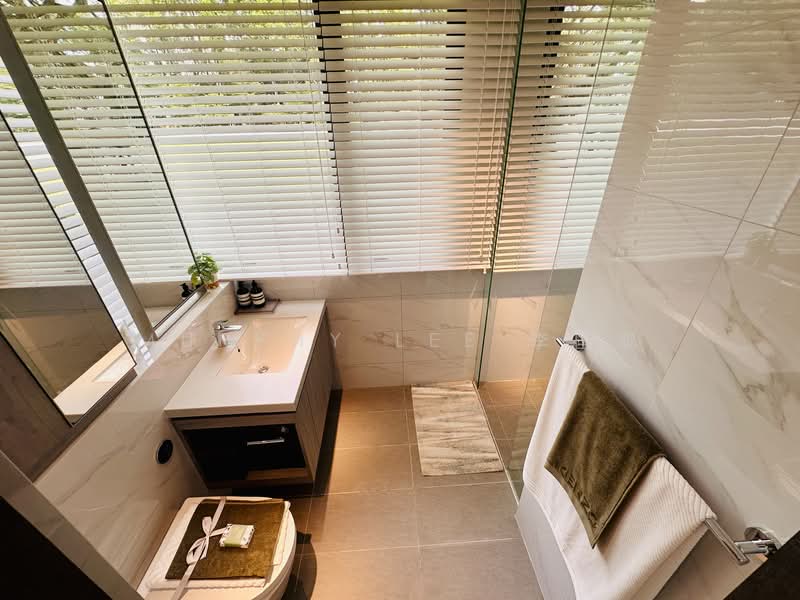 The LakeGarden Residences, 80 Yuan Ching Road, 4 Bedrooms, 1,356 sqft, Condominium For Sale, by Murphy Lee 李国聪, 500105746 - Bathroom - PropertyGuru.com.sg